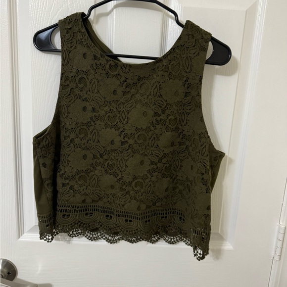 *NWT* Olive Green Lace Crop Top - Picture 1 of 6